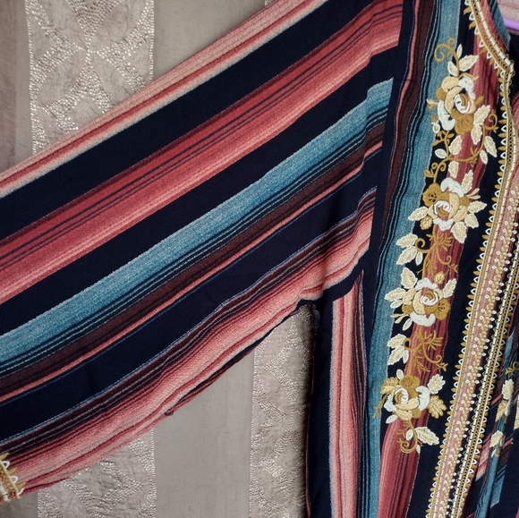 💎 Savanna Jane Women's Top Flowy Embroidered Floral Striped - Picture 7 of 14